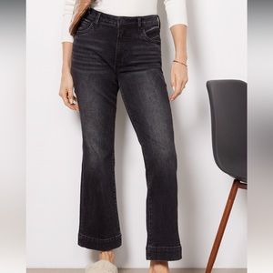 Kut From The Kloth Kelsey Crop Boot from Evereve. Size 0. In great shape!